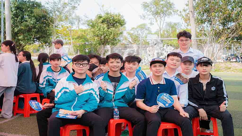 Đồng hành cùng học sinh Nghĩa Hưng mở rộng cánh cửa tương lai