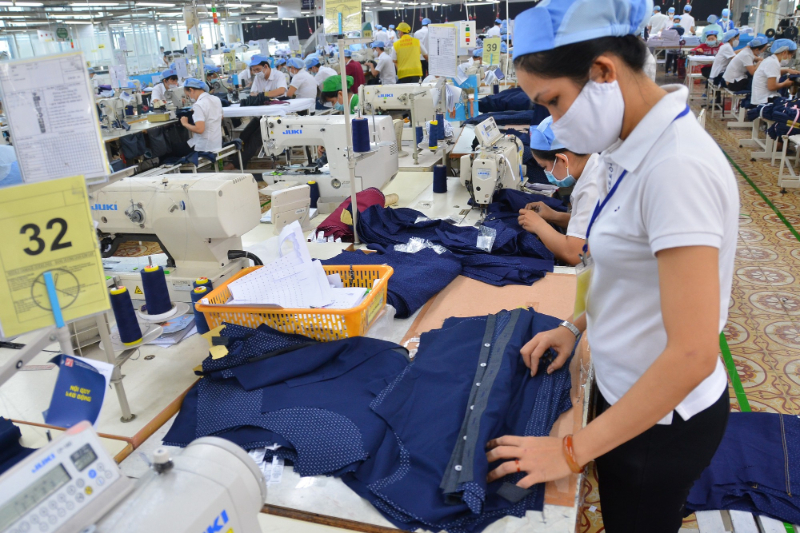 Lao động có sự khéo léo và tỉ mỉ trong công việc