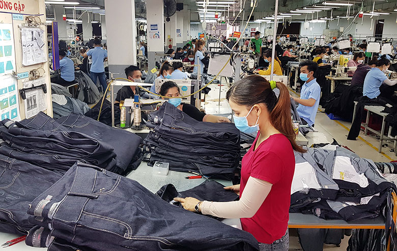 Sản xuất và gia công sản phẩm may mặc